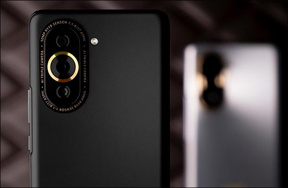 With many Industry-firsts, the nova 10 Pro's front Camera takes your Selfies to New Levels