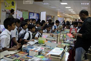 Skyline Book Fair Attracted Hundreds of Students