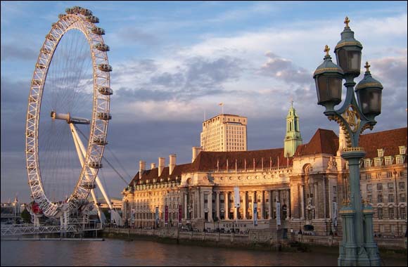 THE LONDON LOW-DOWN : Your Ultimate Guide to Enjoying Your Summer in and around London