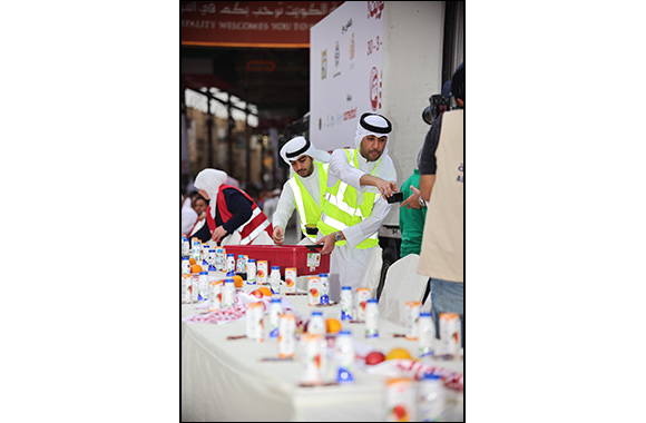 Ooredoo Kuwait Sponsors Longest Ramadan Iftar Table  in Mubarakiyah