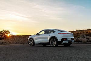 Inspired by an icon: the new Cayenne Coup� Electric